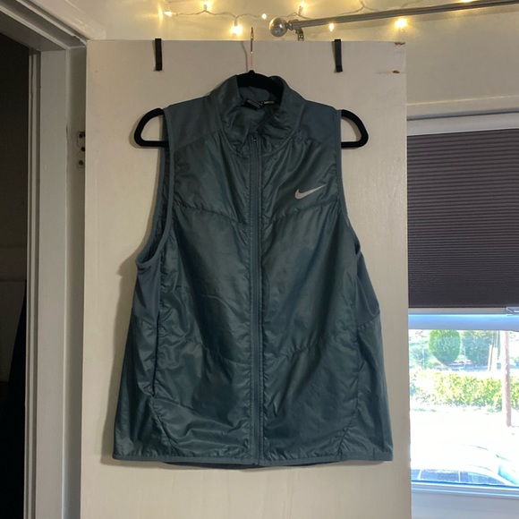Men’s Large Nike Running Vest. Muted teal color and great condition! - Picture 1 of 10